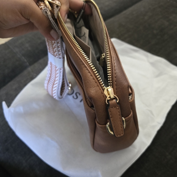 Bostanten Tan Leather Crossbody Bag - Picture 10 of 13